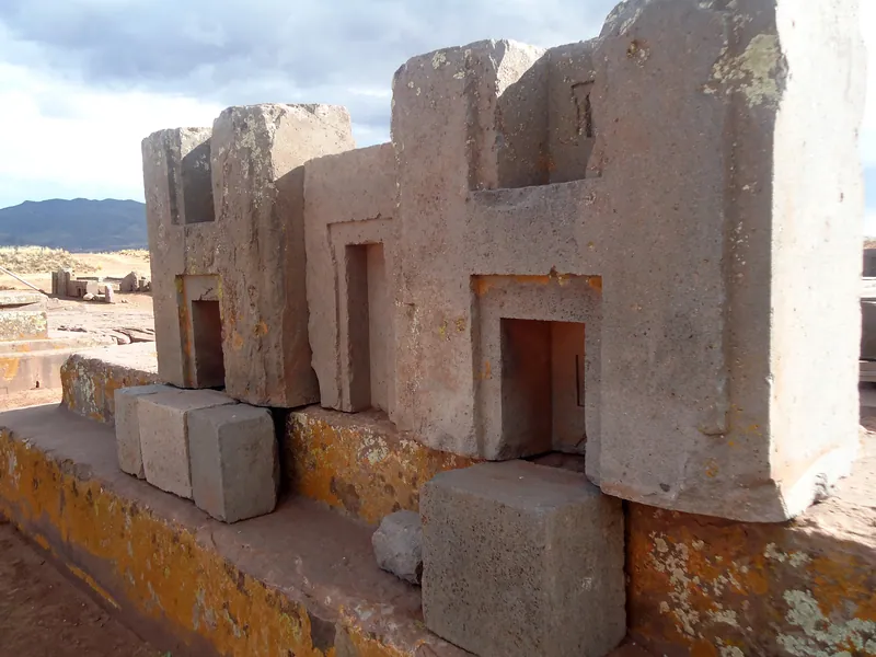 The andesite H-blocks of Puma Punku: photo