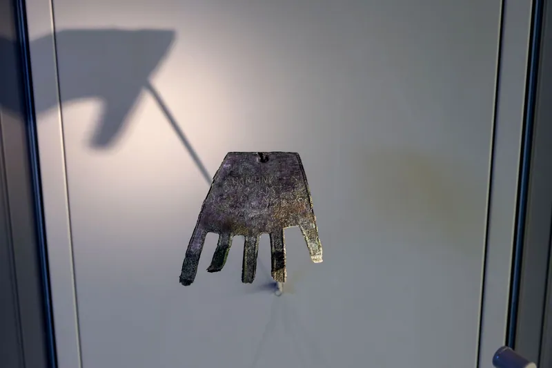 The bronze hand of Irulegi