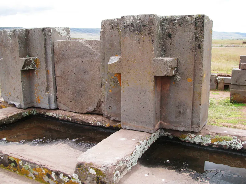 The andesite H-blocks of Puma Punku: photo