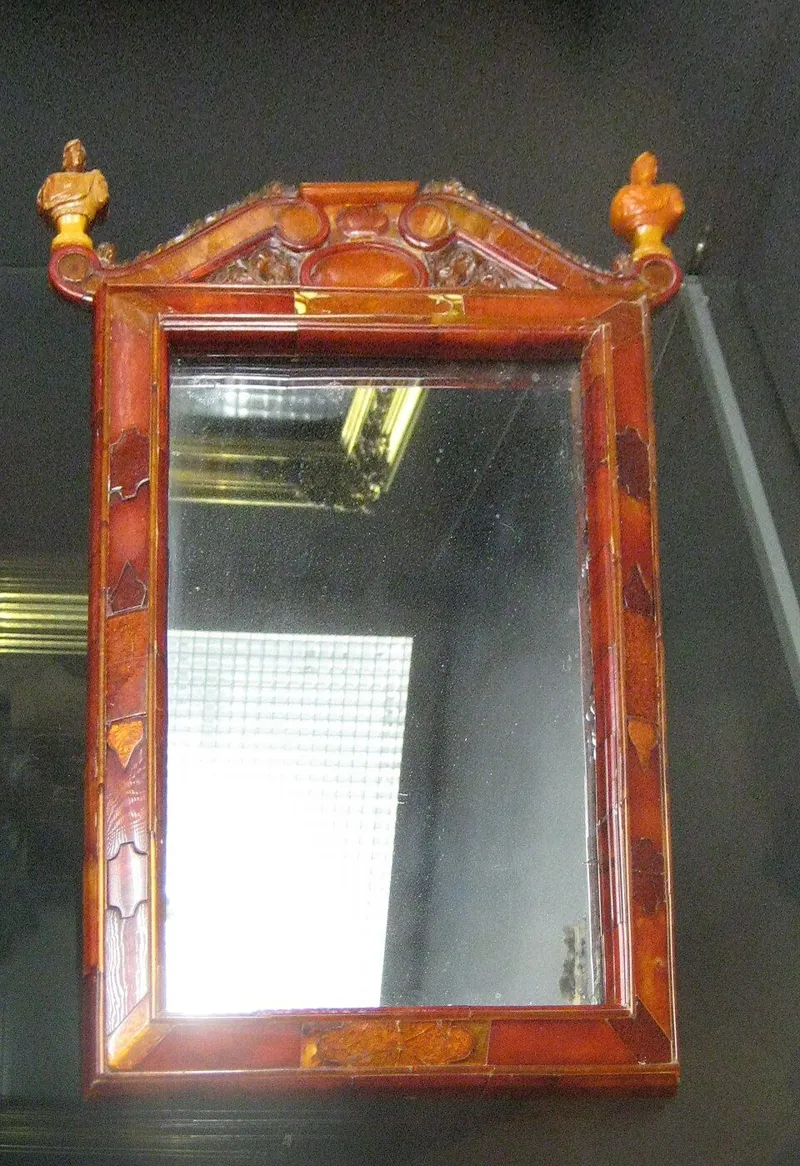 The reconstructed Amber Room: photograph