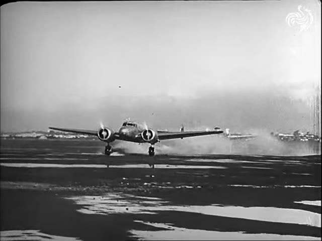 "Amelia Earhart Disappears", British Pathé newsreel, 1937: still at 0:35