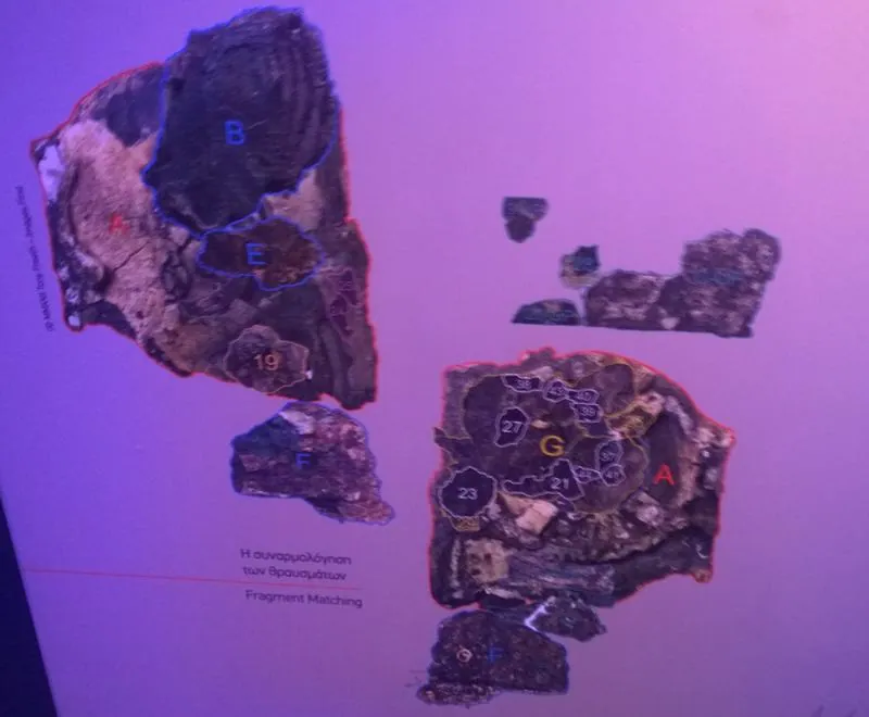 The Antikythera Mechanism fragments (X 15087): photograph