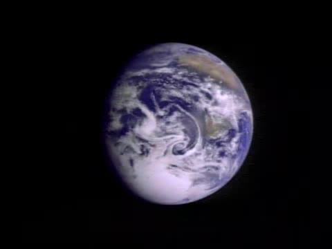 Galileo's images of Earth after the first flyby at 0:20