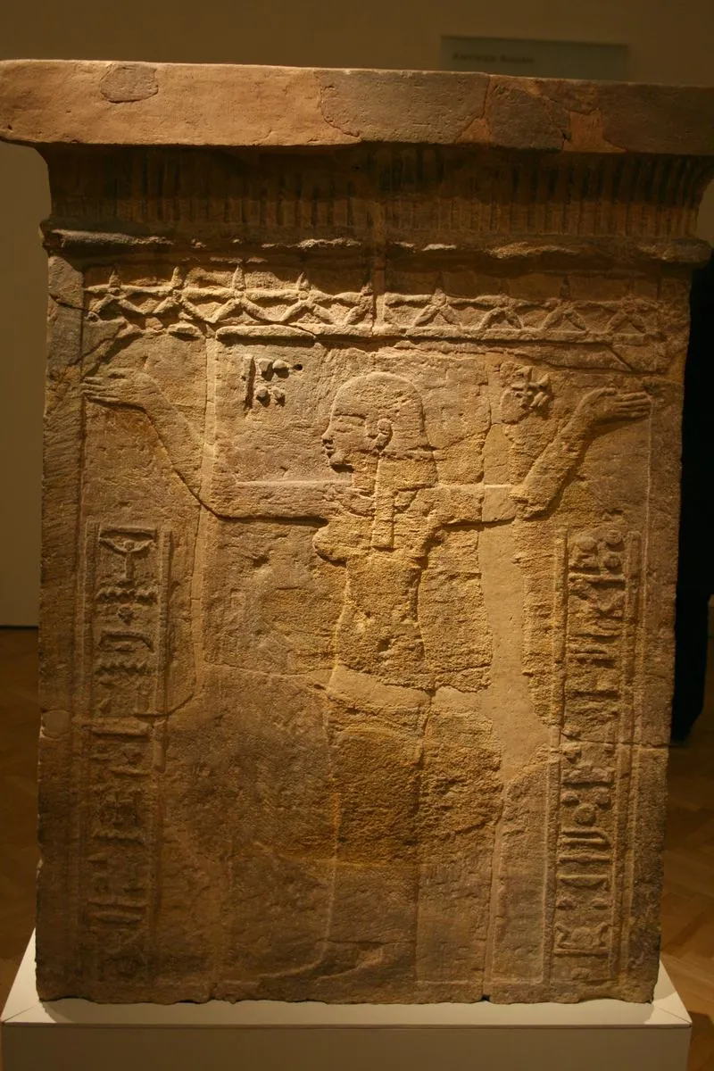 Bark stand from Wad ban Naga with royal names in Egyptian and Meroitic hieroglyphs: photo