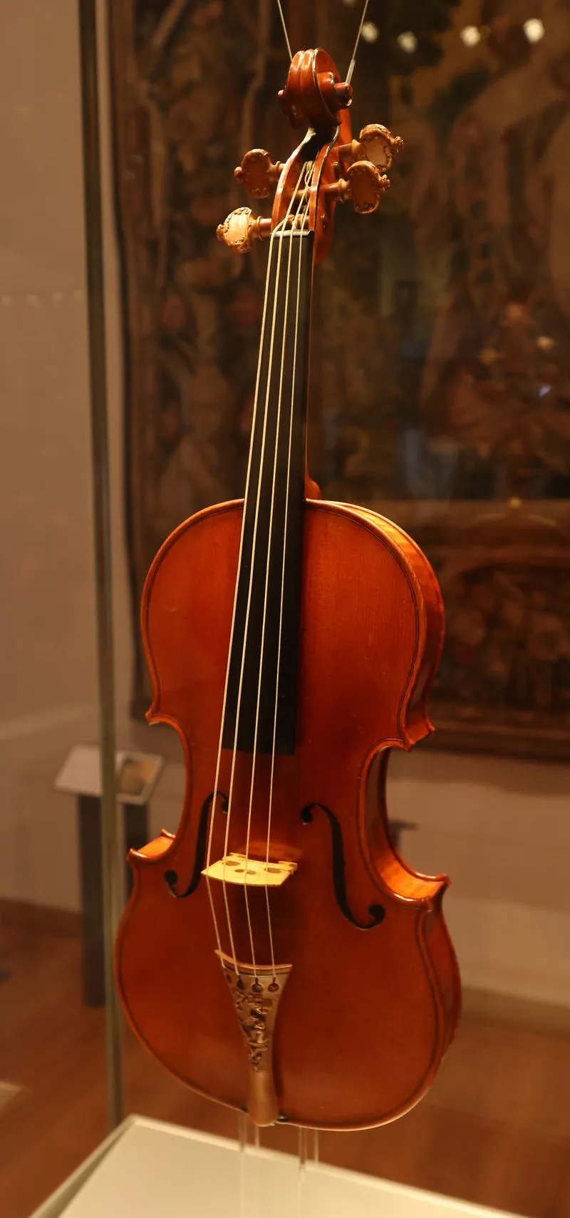 The "Messiah" violin, labelled 1716: photo