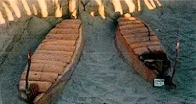 Xiaohe cemetery mound, posts and burials